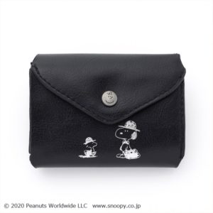 2020年8月発売コンビニ限定ムック本SNOOPY 三つ折り財布 BOOKブラック付録