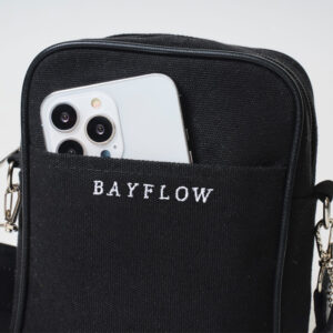 BAYFLOW ペットボトルがタテに入る! LOGO SHOULDER BAG BOOK BLACK使用例