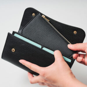 ムック本「YOUNG & OLSEN The DRYGOODS STORE WALLET BOOK SPECIAL PACKAGE ver.」使用例