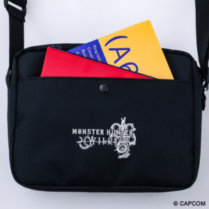 モンスターハンターワイルズ 調査隊エンブレム入りショルダーバッグBOOKフロントポケット