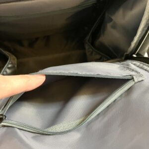 Ponbaby 27L ツインズ マザーズリュック 内部のファスナーポケット