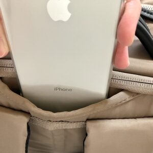 Evoon マルチビジネスリュックEmma上部ポケット使用例