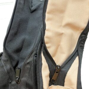 圧縮ポーチのファスナー。圧縮前。