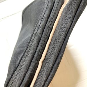 圧縮ポーチのファスナー。圧縮後。